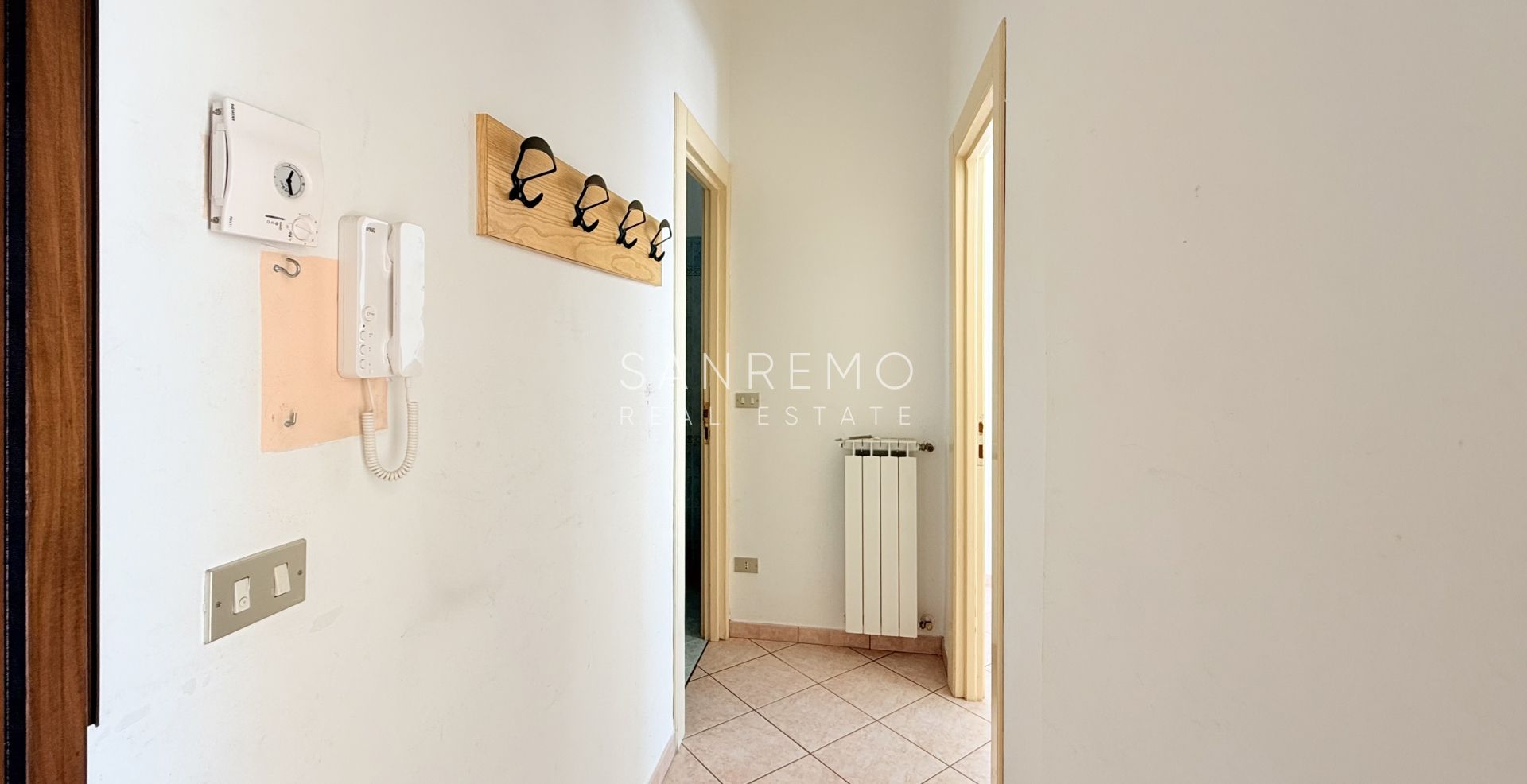 Квартира с террасой прямо на пляже между двумя портами города и велосипедно-пешеходной дорожкой.