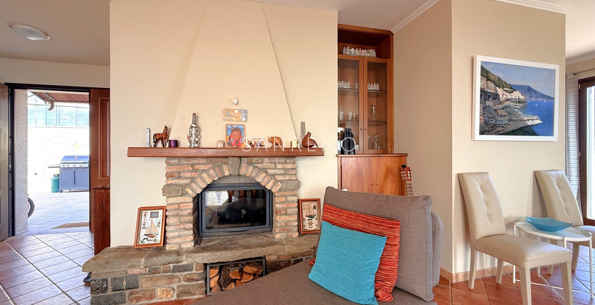 Престижная вилла с бассейном и захватывающим видом на море