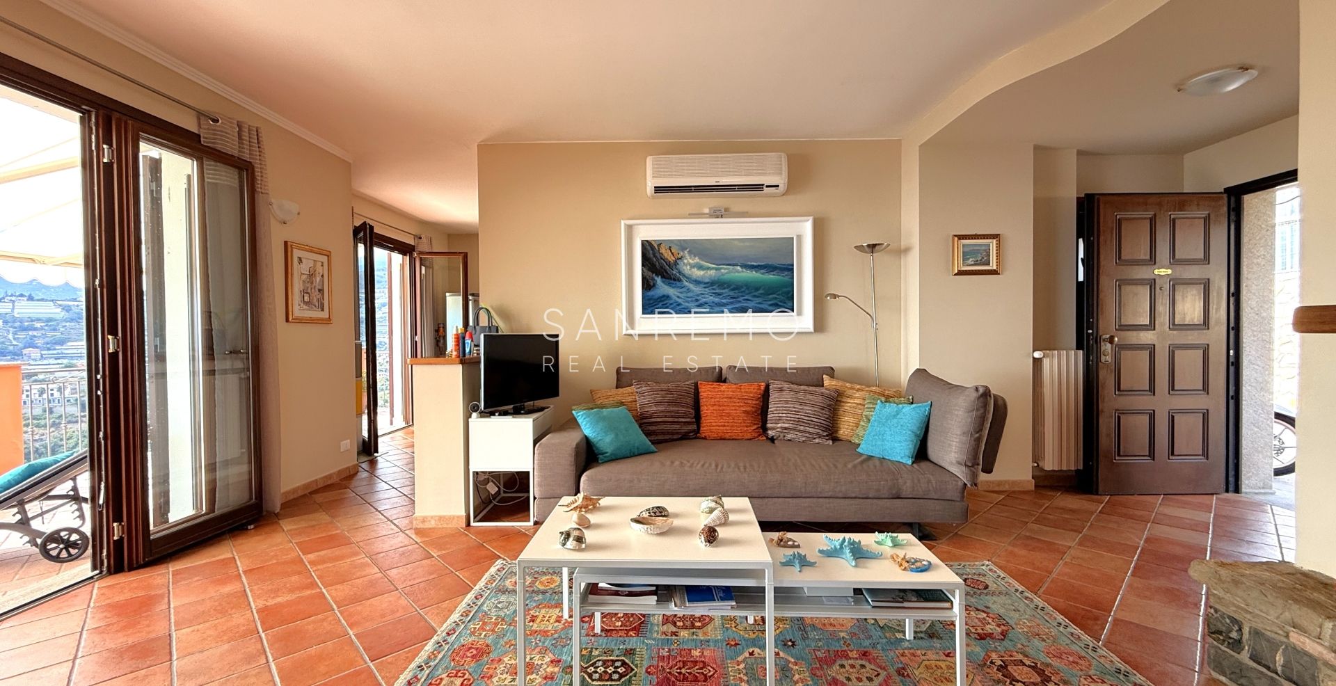 Престижная вилла с бассейном и захватывающим видом на море