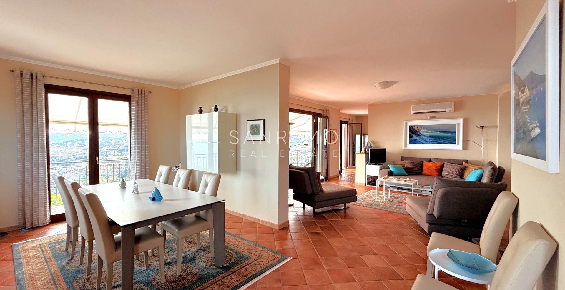 Престижная вилла с бассейном и захватывающим видом на море