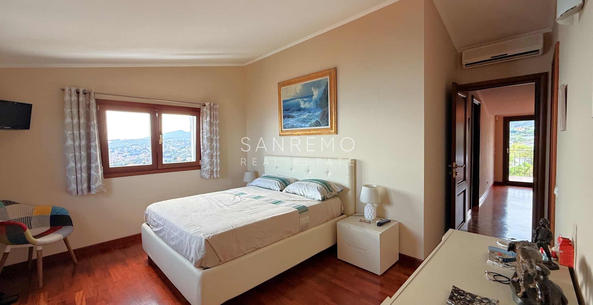 Престижная вилла с бассейном и захватывающим видом на море