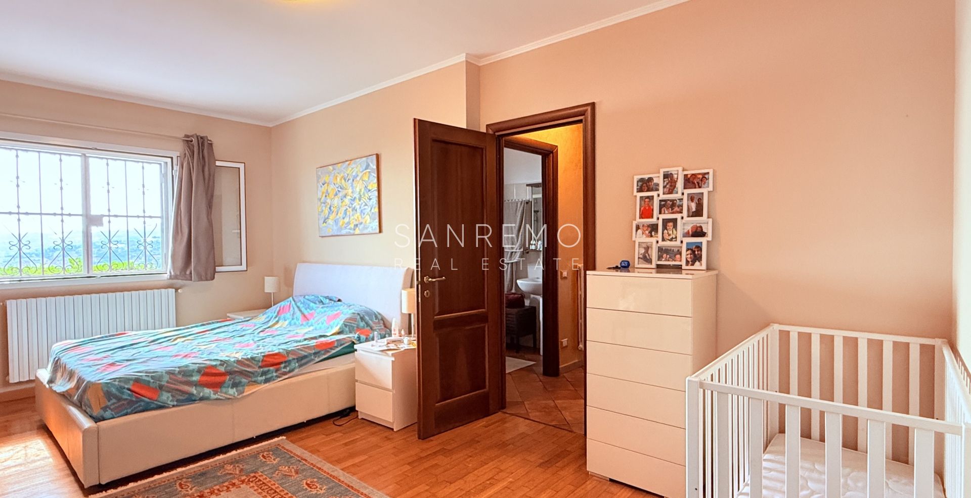 Престижная вилла с бассейном и захватывающим видом на море