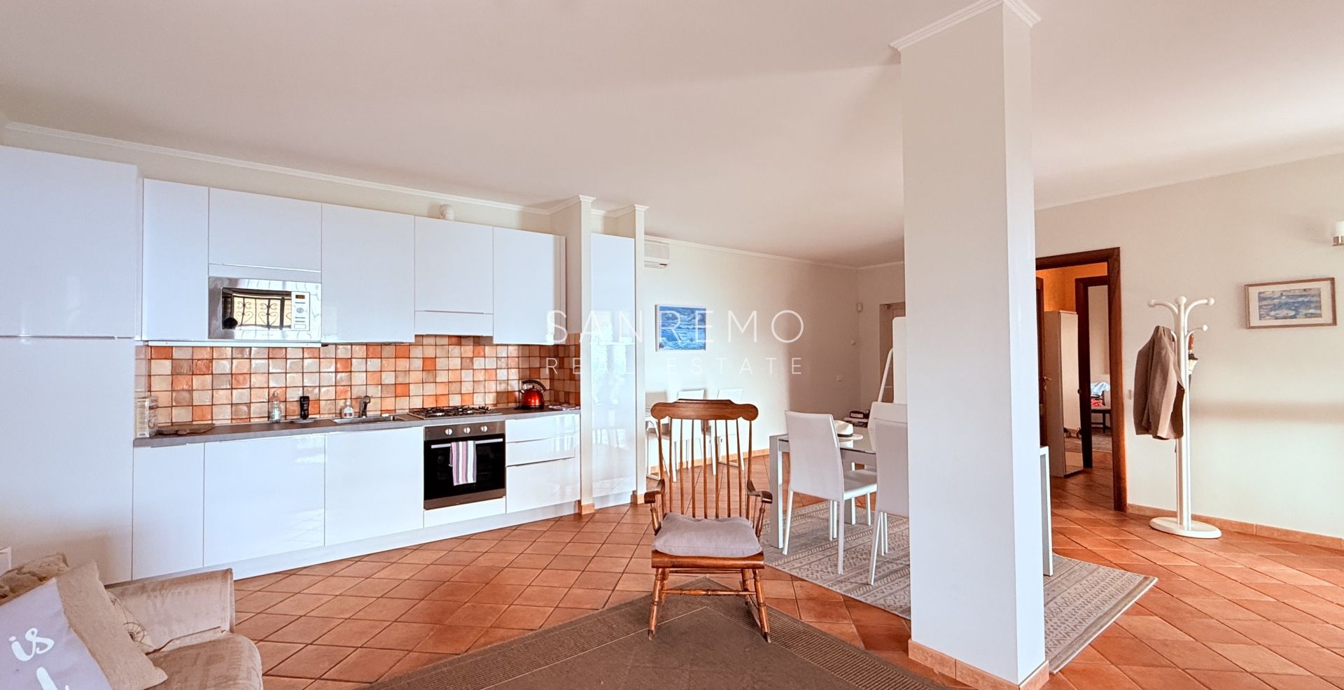 Престижная вилла с бассейном и захватывающим видом на море