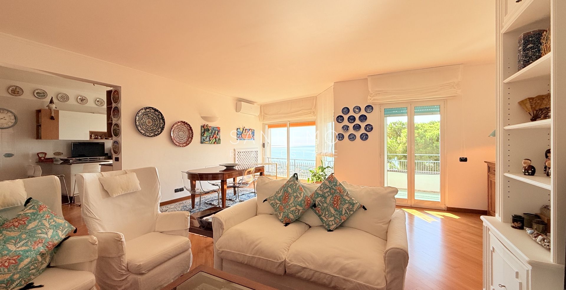 Прекрасная и светлая квартира, полностью отремонтированная в престижном жилом комплексе с бассейном