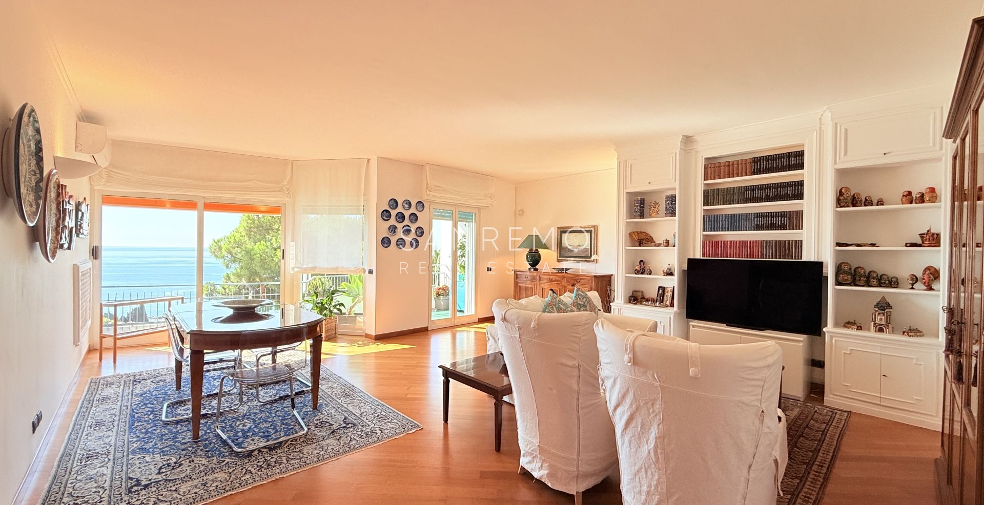 Прекрасная и светлая квартира, полностью отремонтированная в престижном жилом комплексе с бассейном