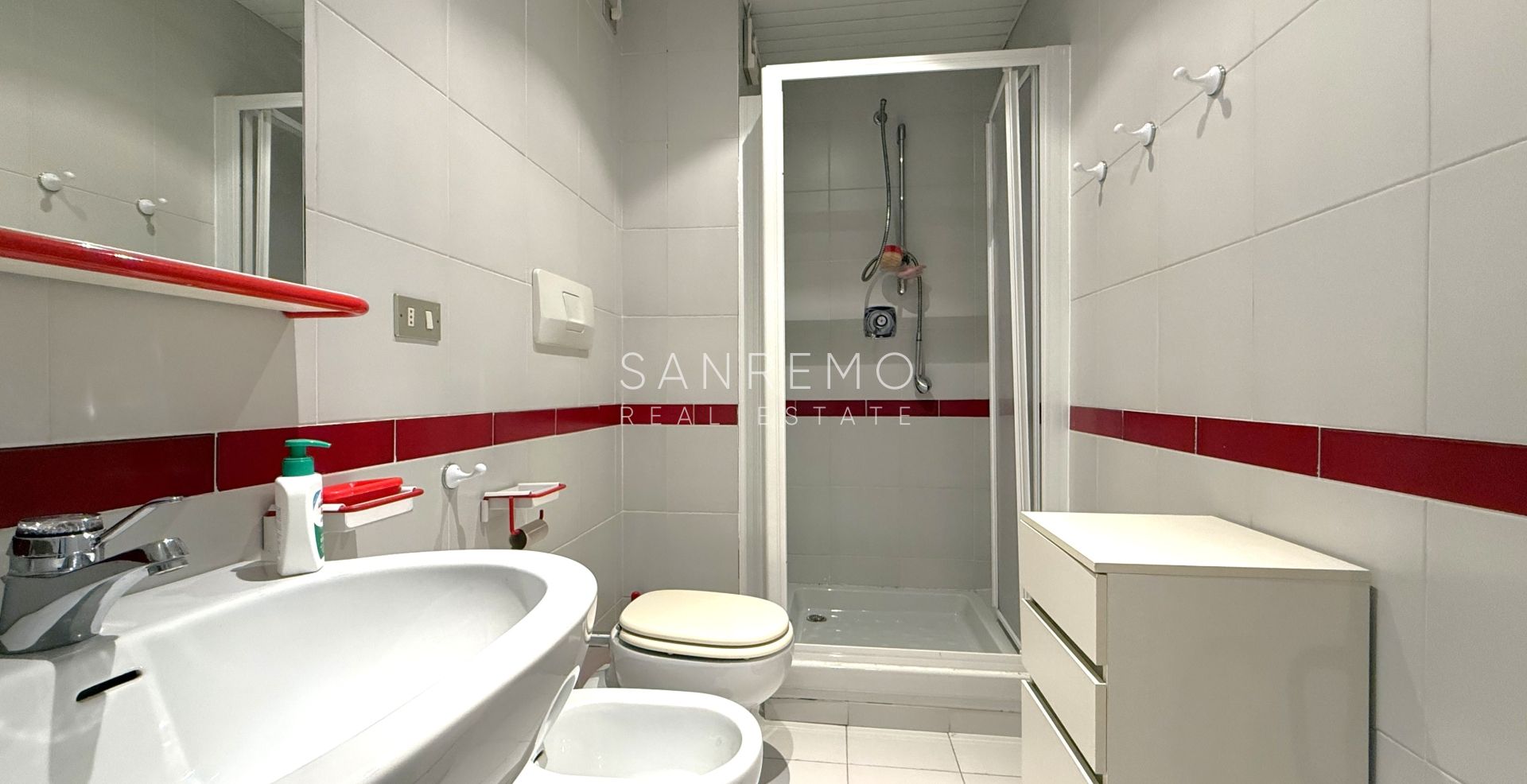 Трёхкомнатная квартира у моря в элегантном комплексе с бассейном