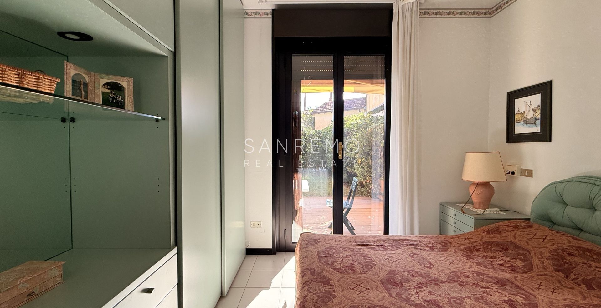 Трёхкомнатная квартира у моря в элегантном комплексе с бассейном