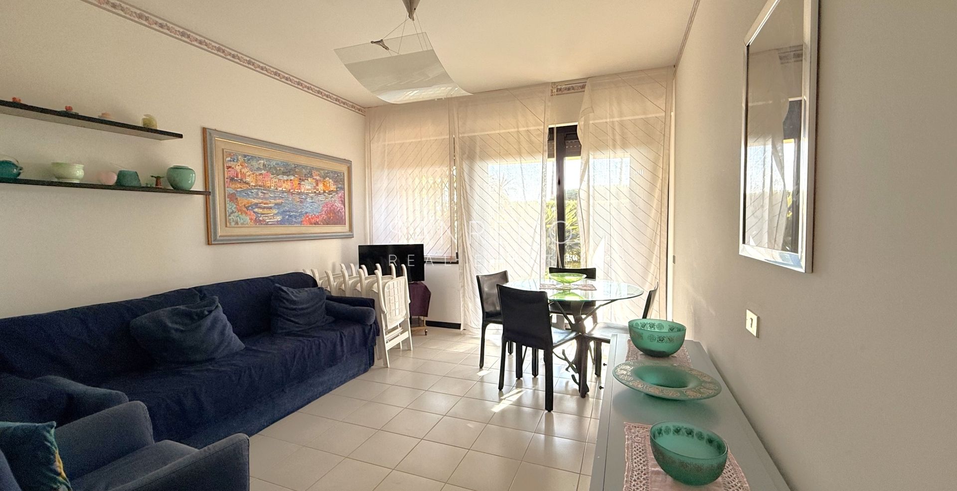 Трёхкомнатная квартира у моря в элегантном комплексе с бассейном