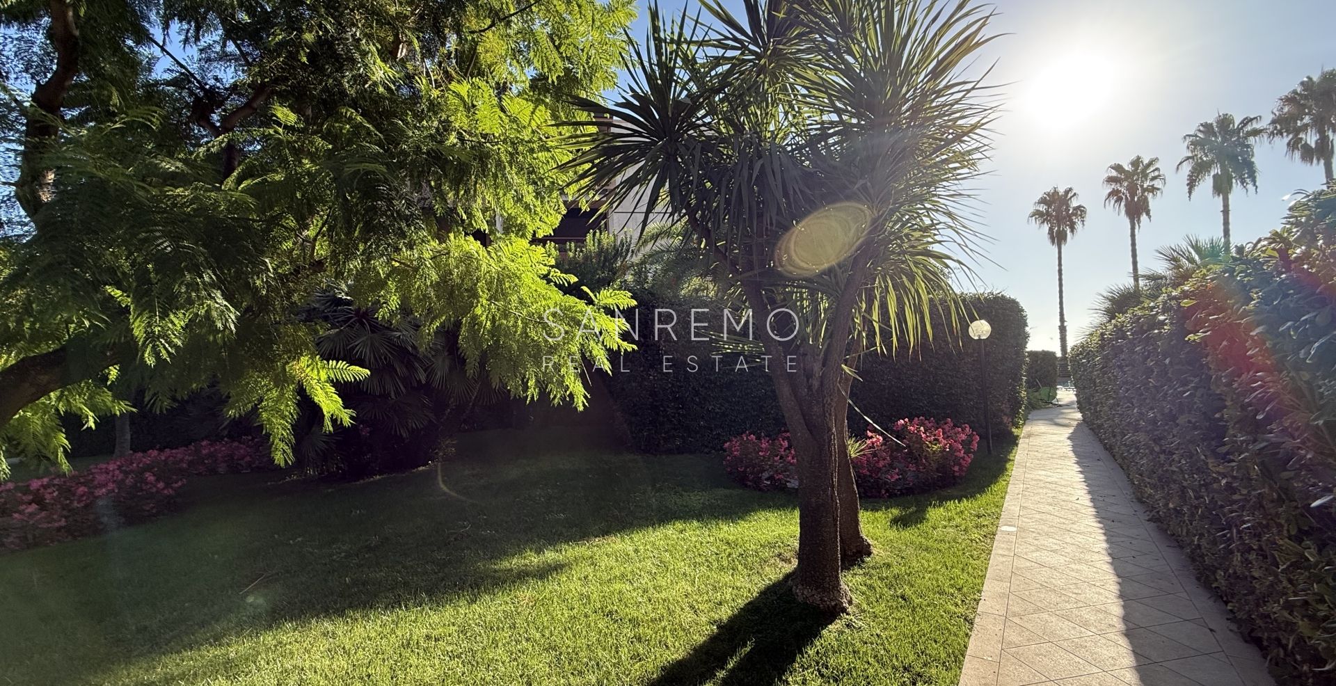 Трёхкомнатная квартира у моря в элегантном комплексе с бассейном