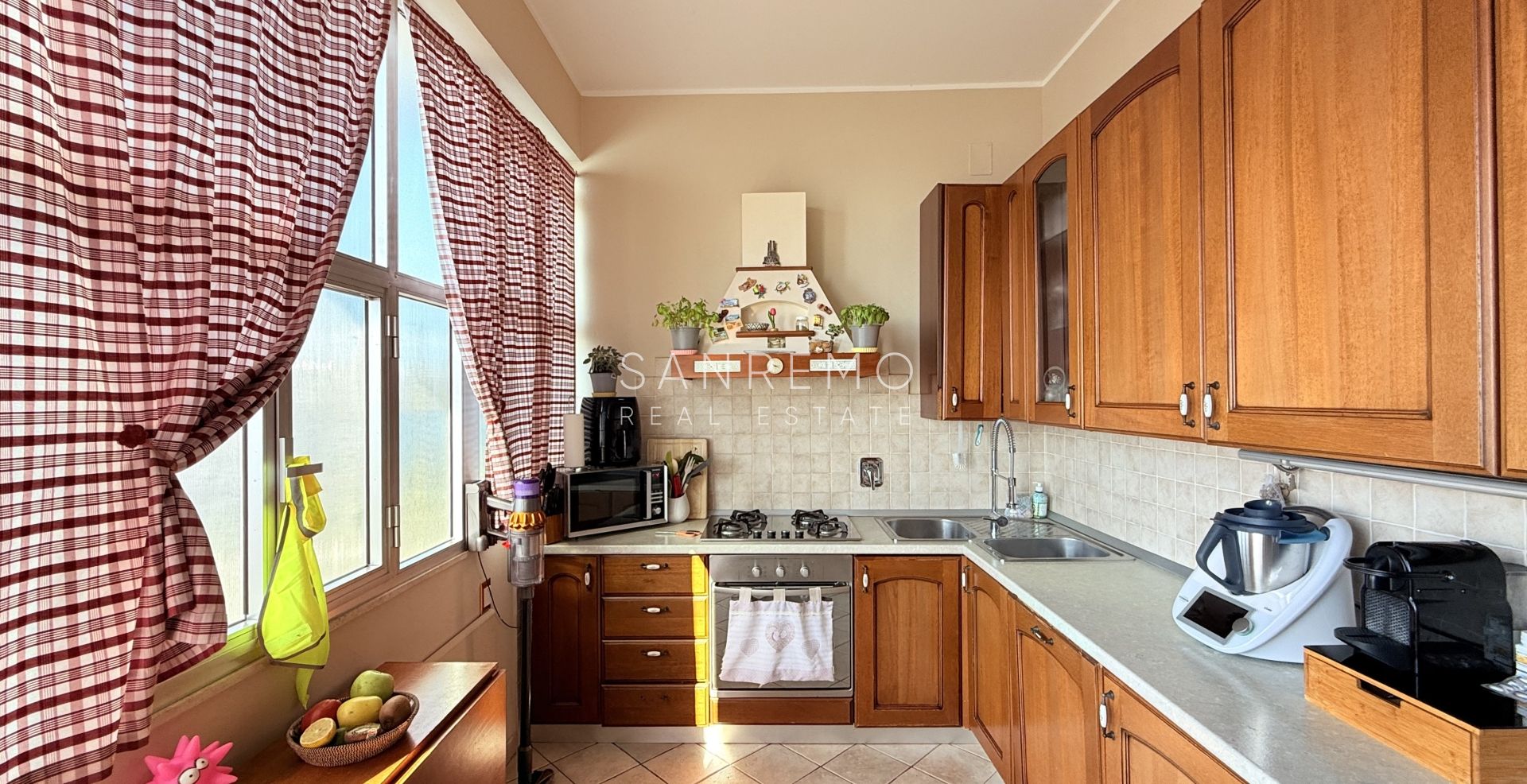 Двухуровневая квартира с прекрасным видом на весь залив Оспедалетти