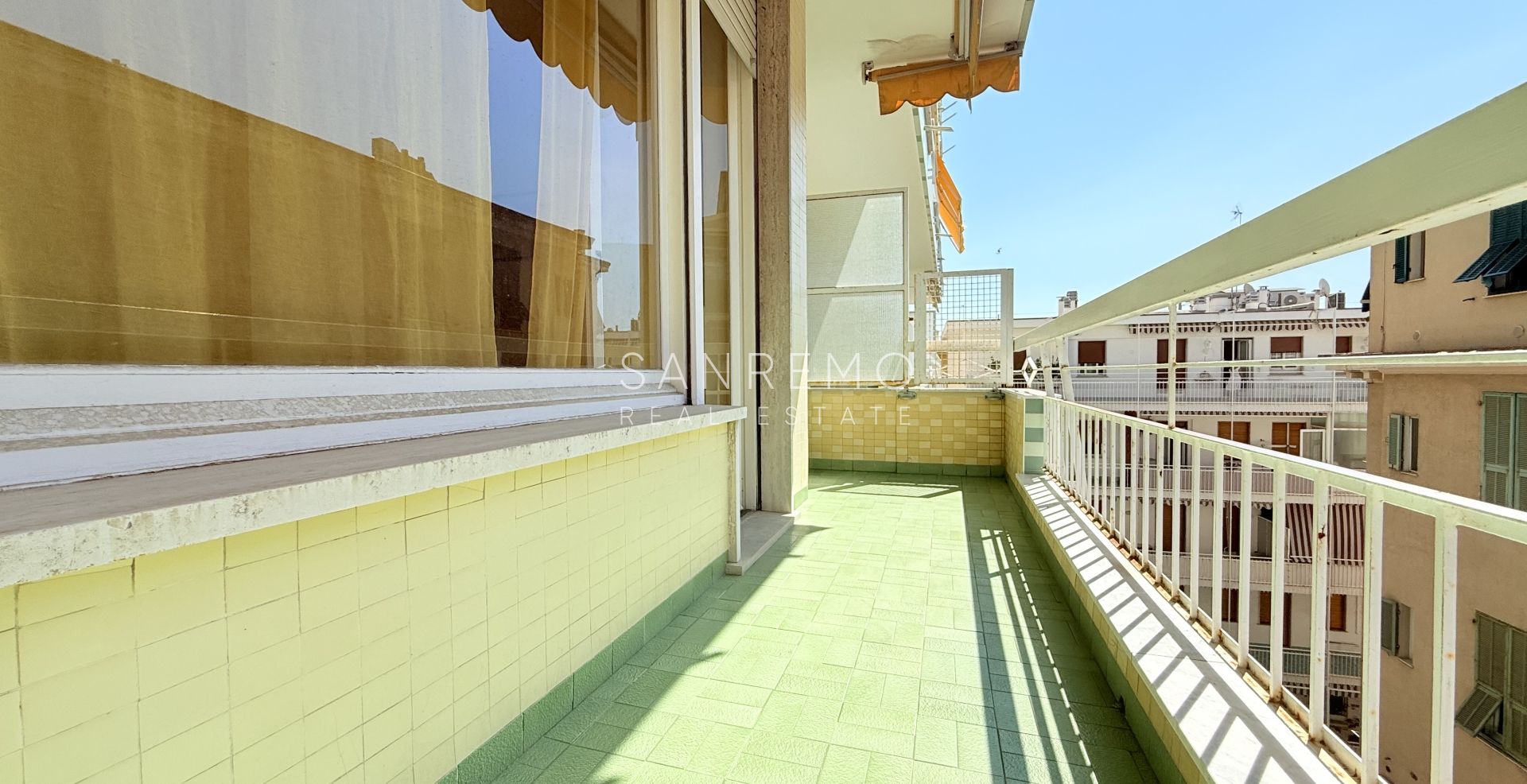 Просторная студия с террасой в нескольких шагах от казино