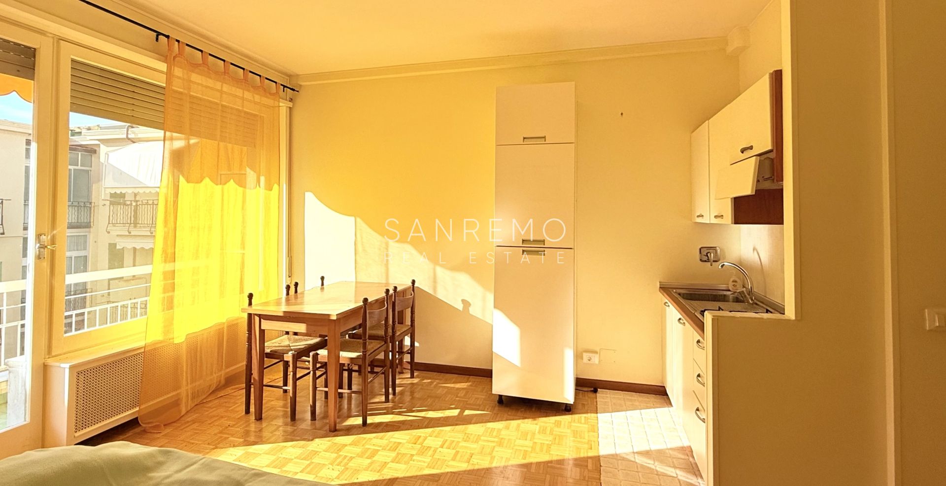 Просторная студия с террасой в нескольких шагах от казино