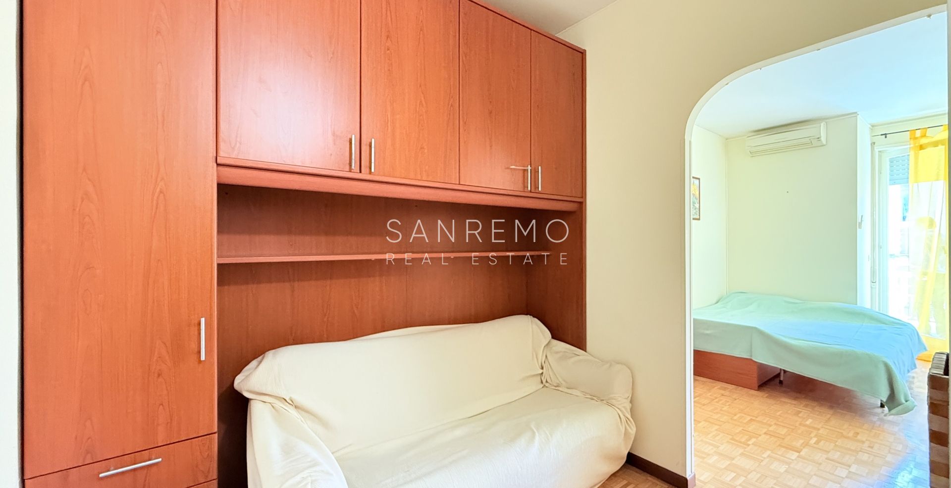 Просторная студия с террасой в нескольких шагах от казино