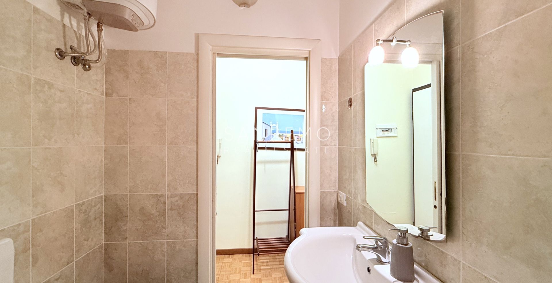 Просторная студия с террасой в нескольких шагах от казино