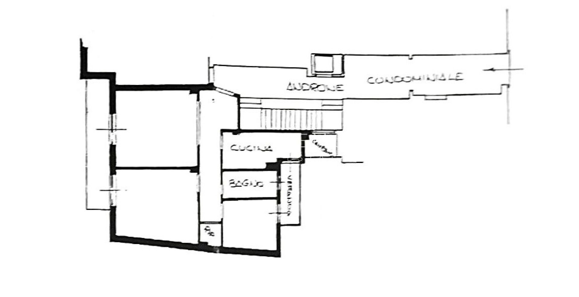 Светлая трёхкомнатная квартира с небольшой террасой в нескольких шагах от садов Виллы Ормонд