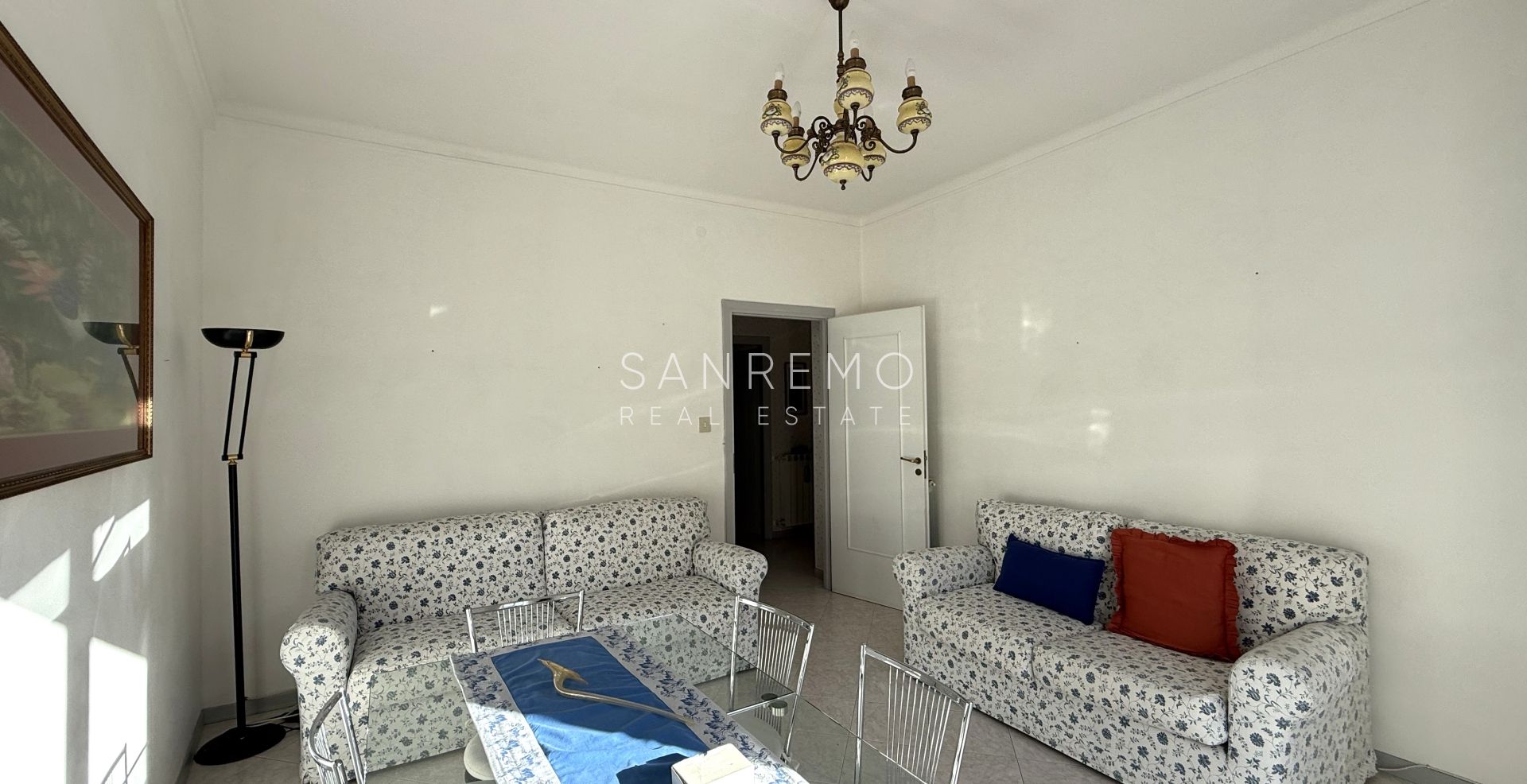 Светлая и солнечная квартира с двойной экспозицией и двумя небольшими террасами