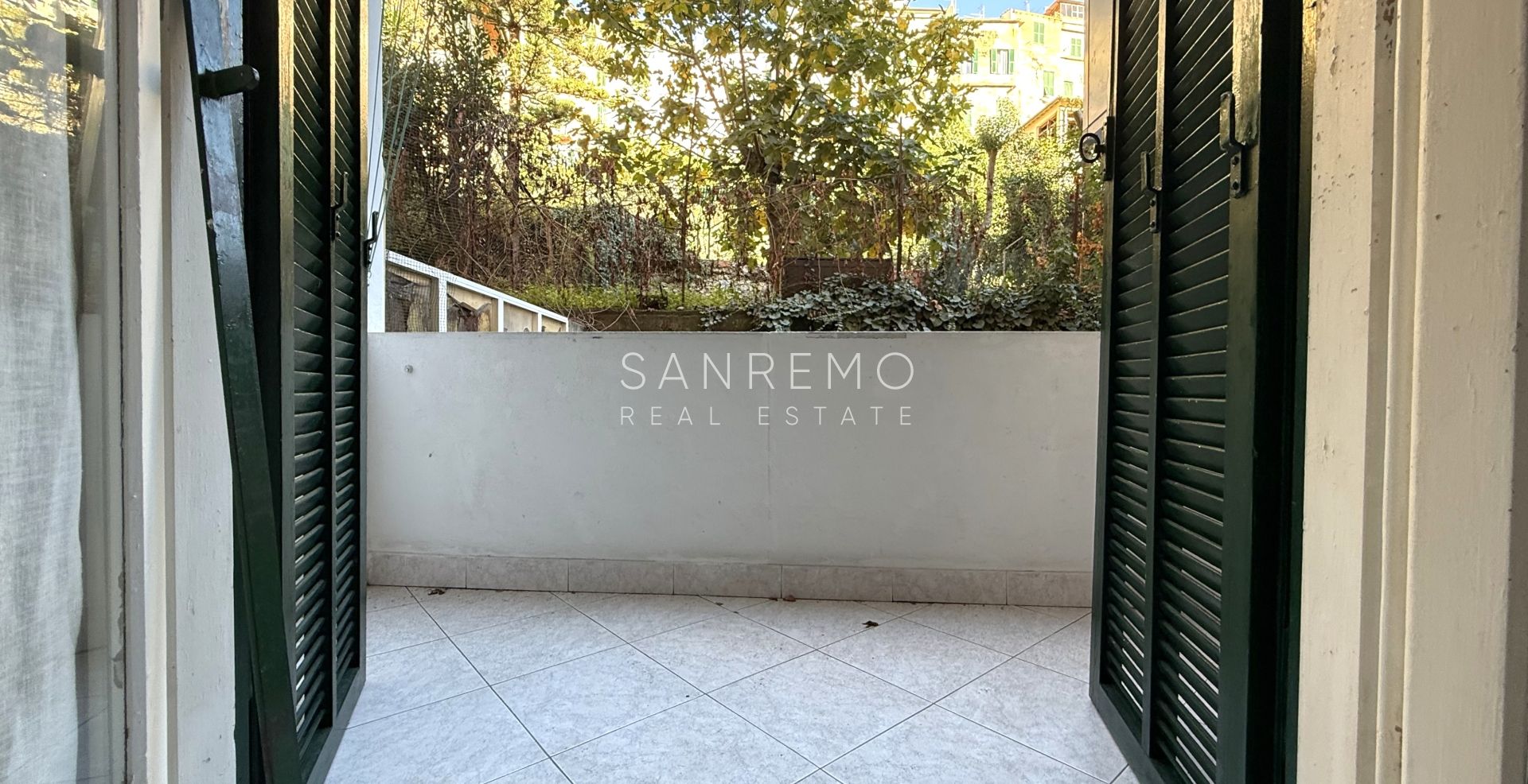 Светлая и солнечная квартира с двойной экспозицией и двумя небольшими террасами