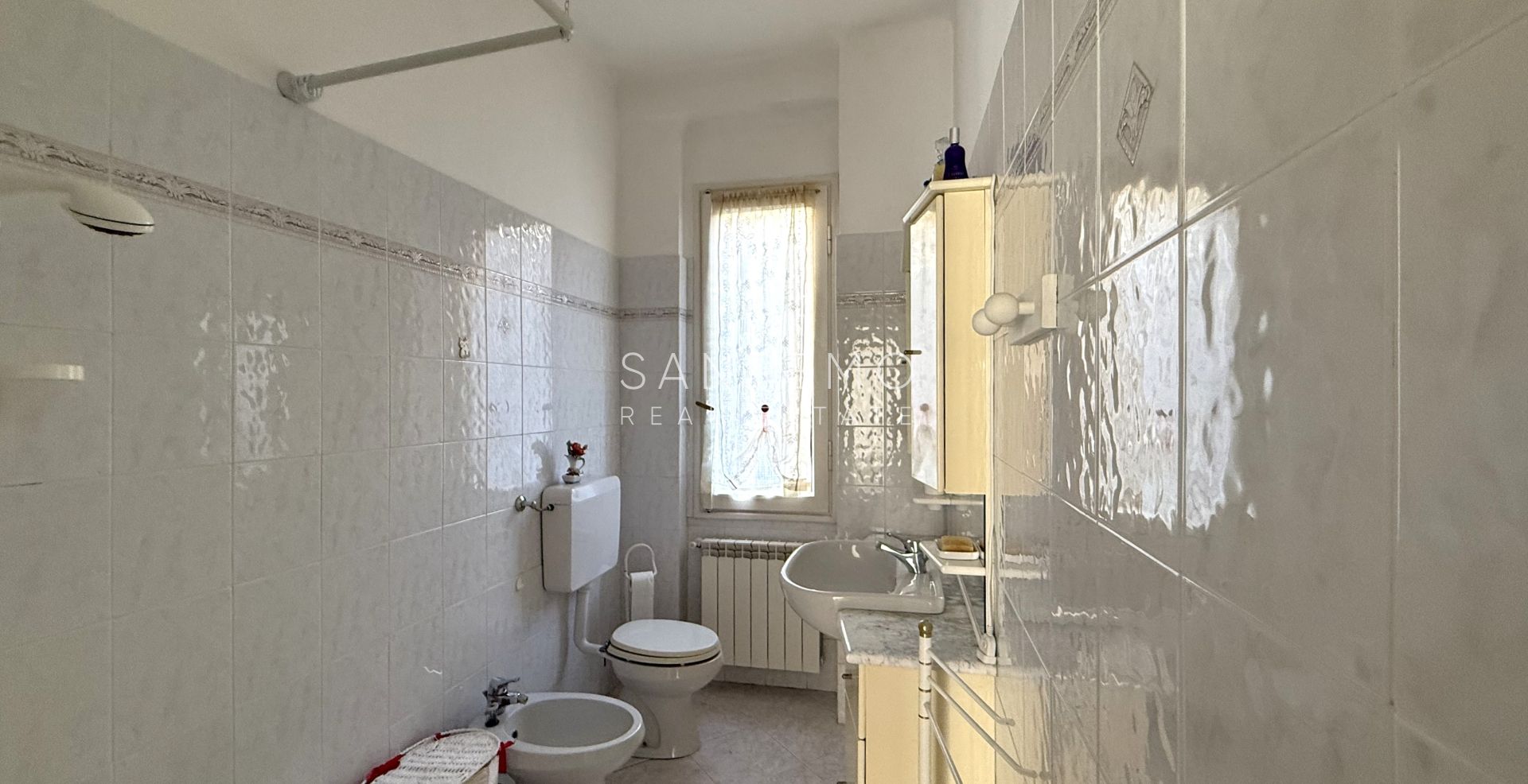 Светлая и солнечная квартира с двойной экспозицией и двумя небольшими террасами