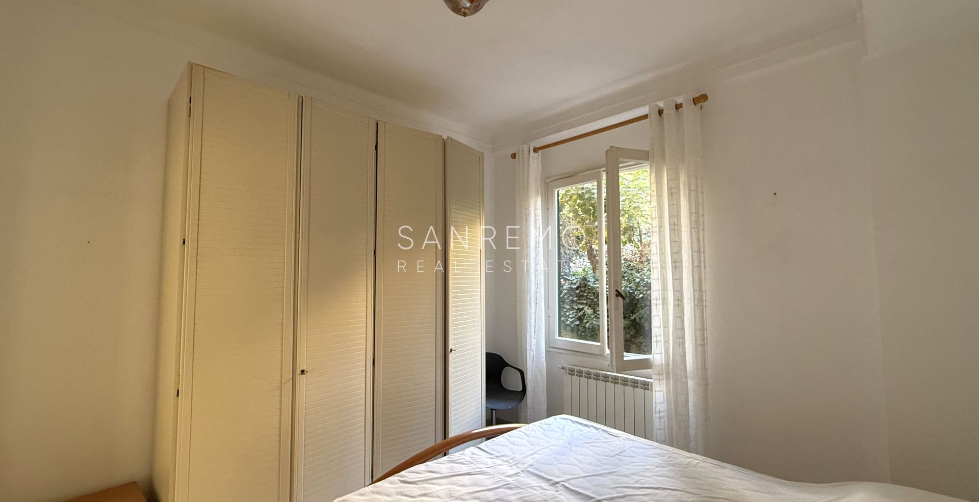 Светлая и солнечная квартира с двойной экспозицией и двумя небольшими террасами