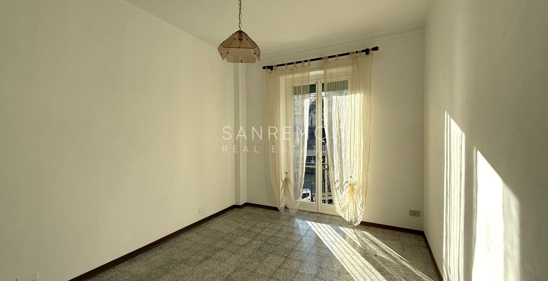 Светлая и солнечная квартира с двойной экспозицией и двумя небольшими террасами