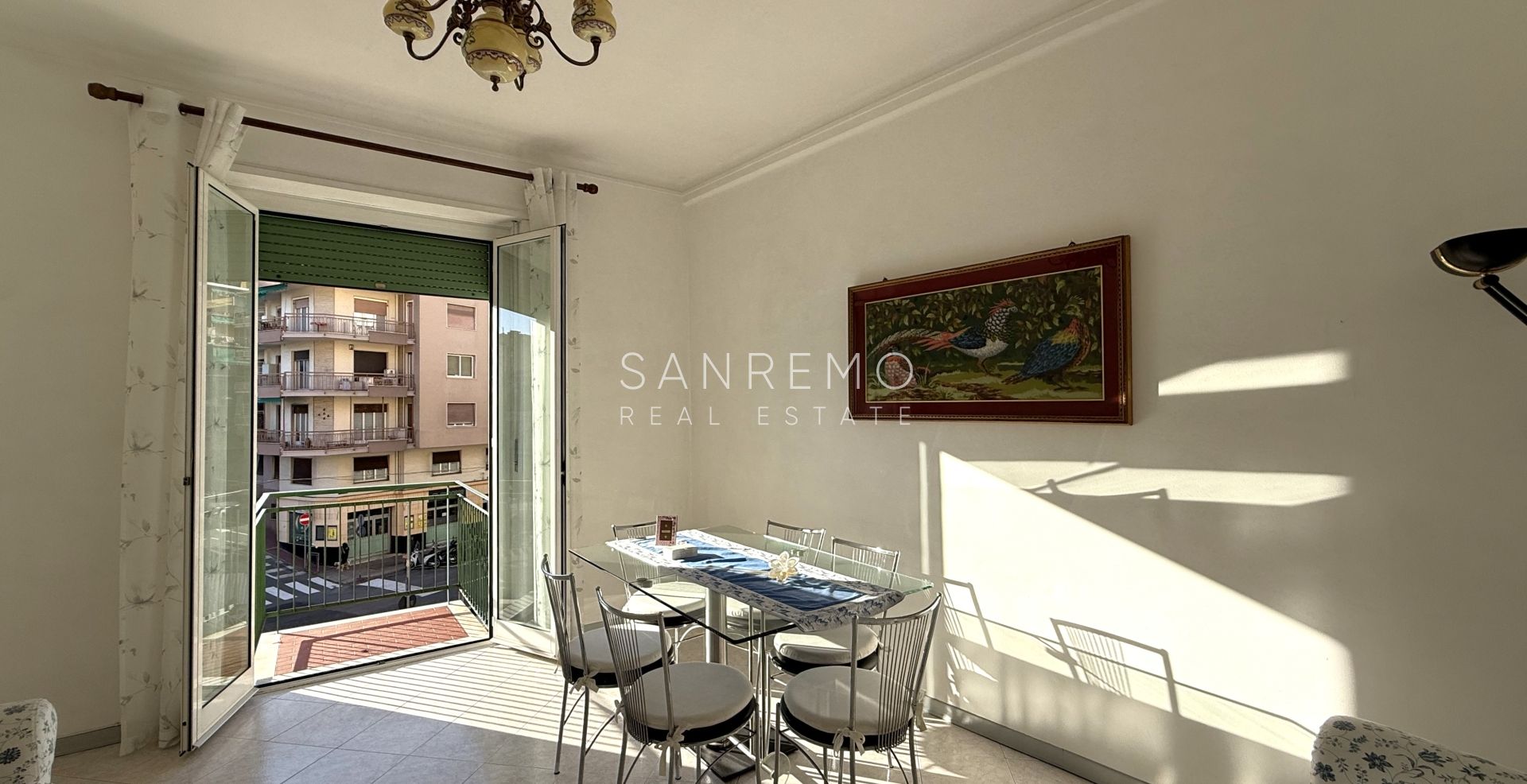 Светлая и солнечная квартира с двойной экспозицией и двумя небольшими террасами