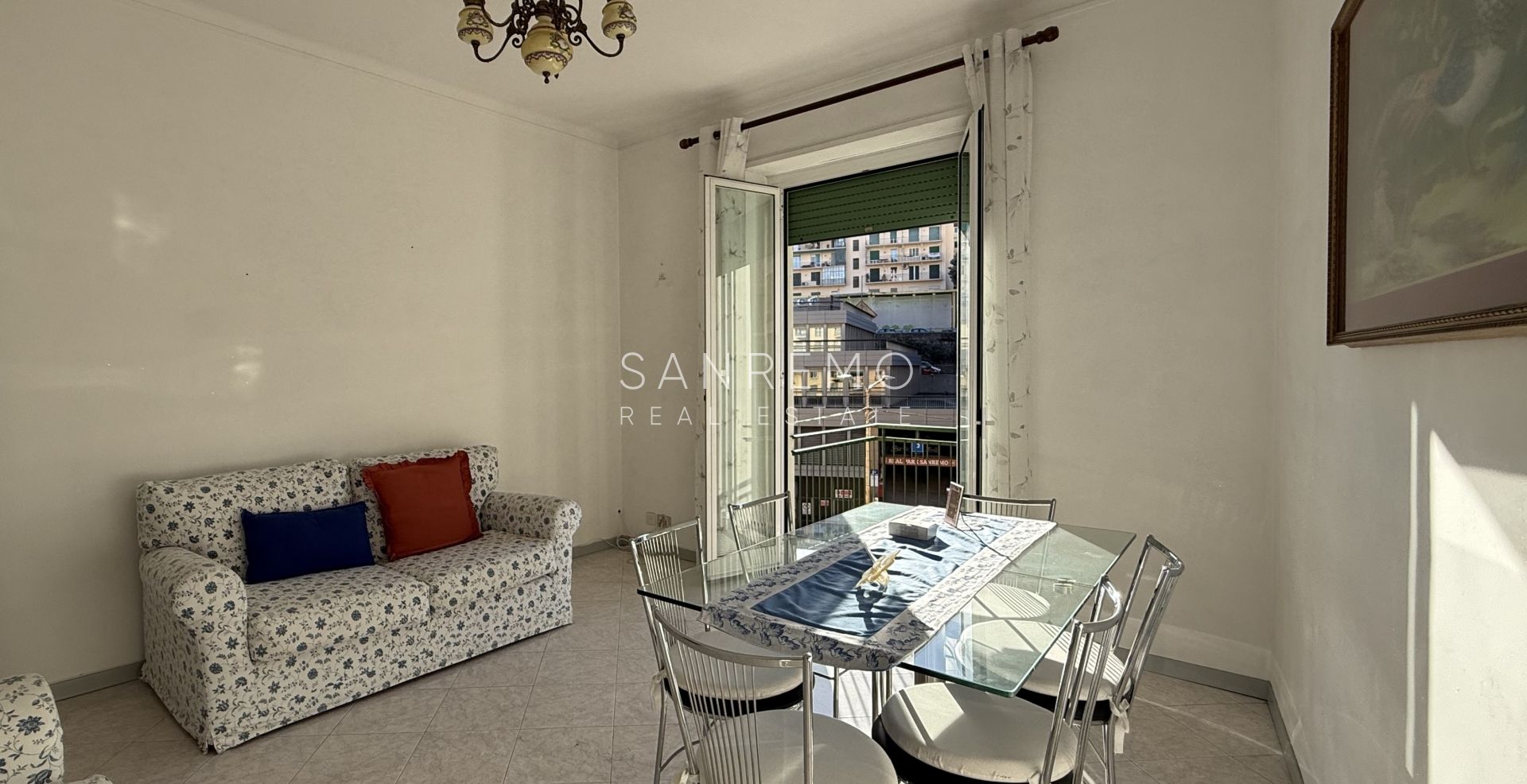 Светлая и солнечная квартира с двойной экспозицией и двумя небольшими террасами