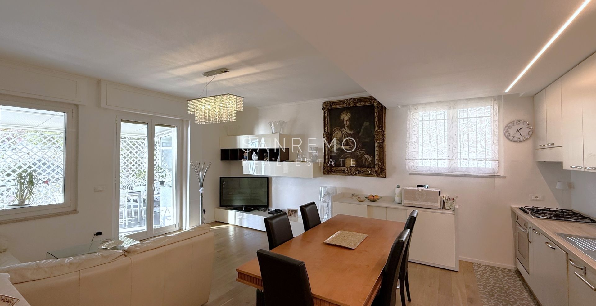 Пентхаус с великолепным видом на море, расположенный в одном из самых престижных районов Ривьеры.