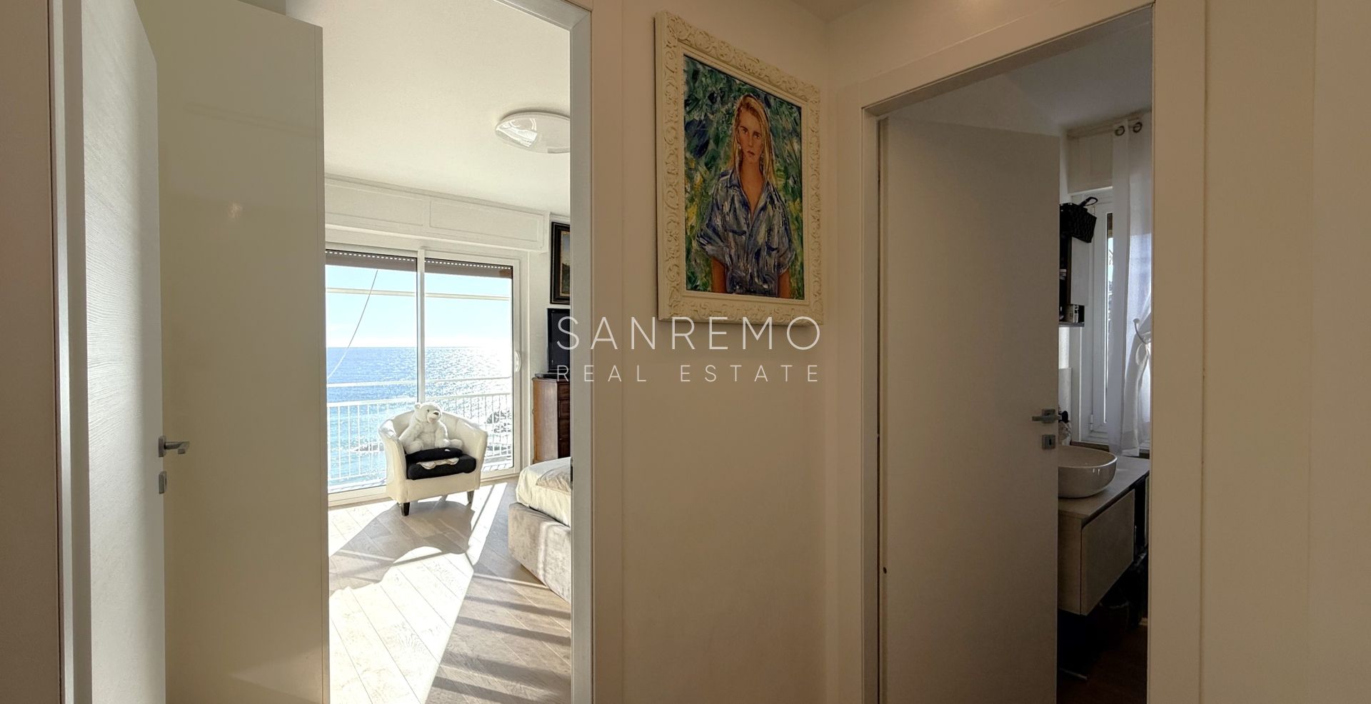 Пентхаус с великолепным видом на море, расположенный в одном из самых престижных районов Ривьеры.