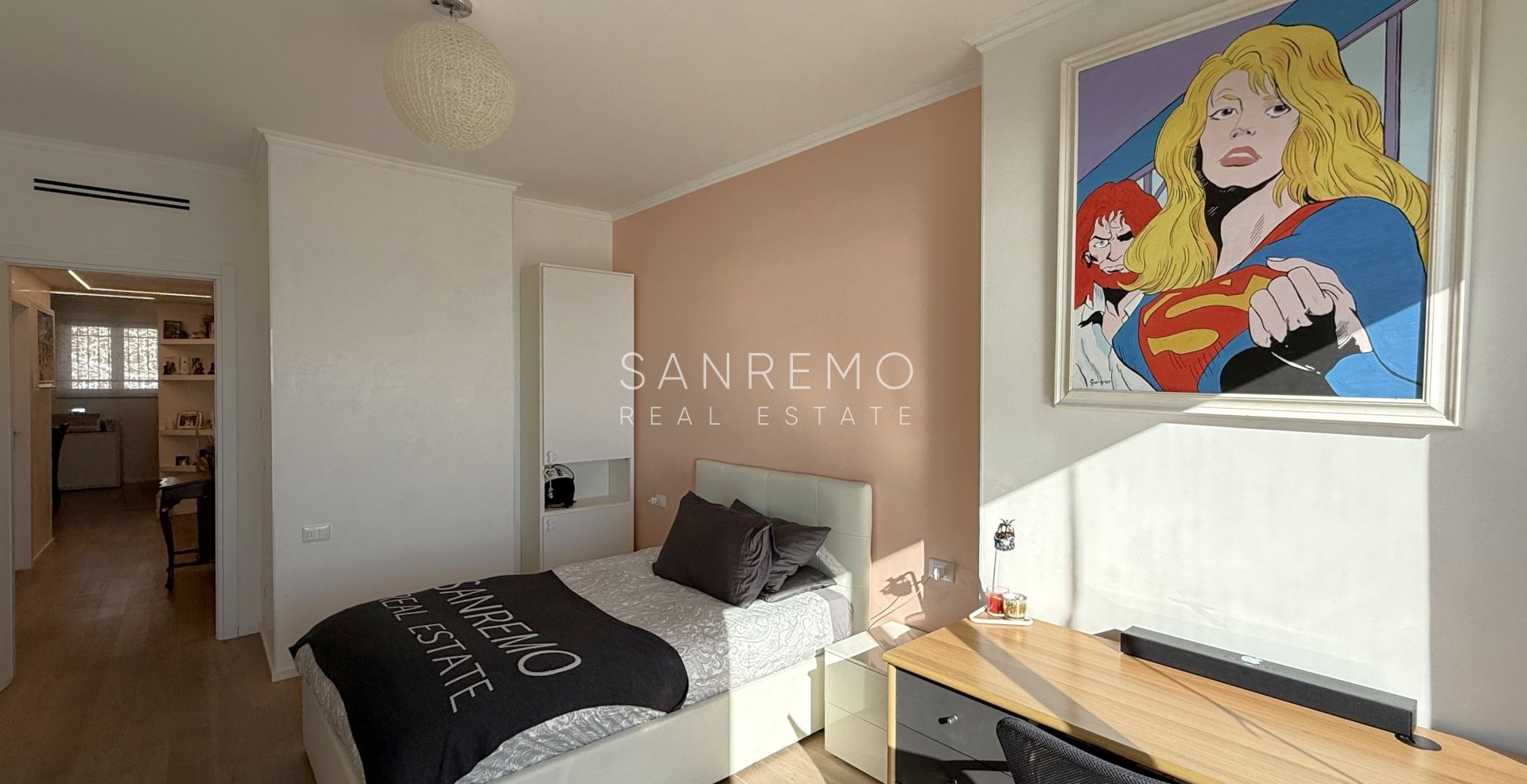 Пентхаус с великолепным видом на море, расположенный в одном из самых престижных районов Ривьеры.