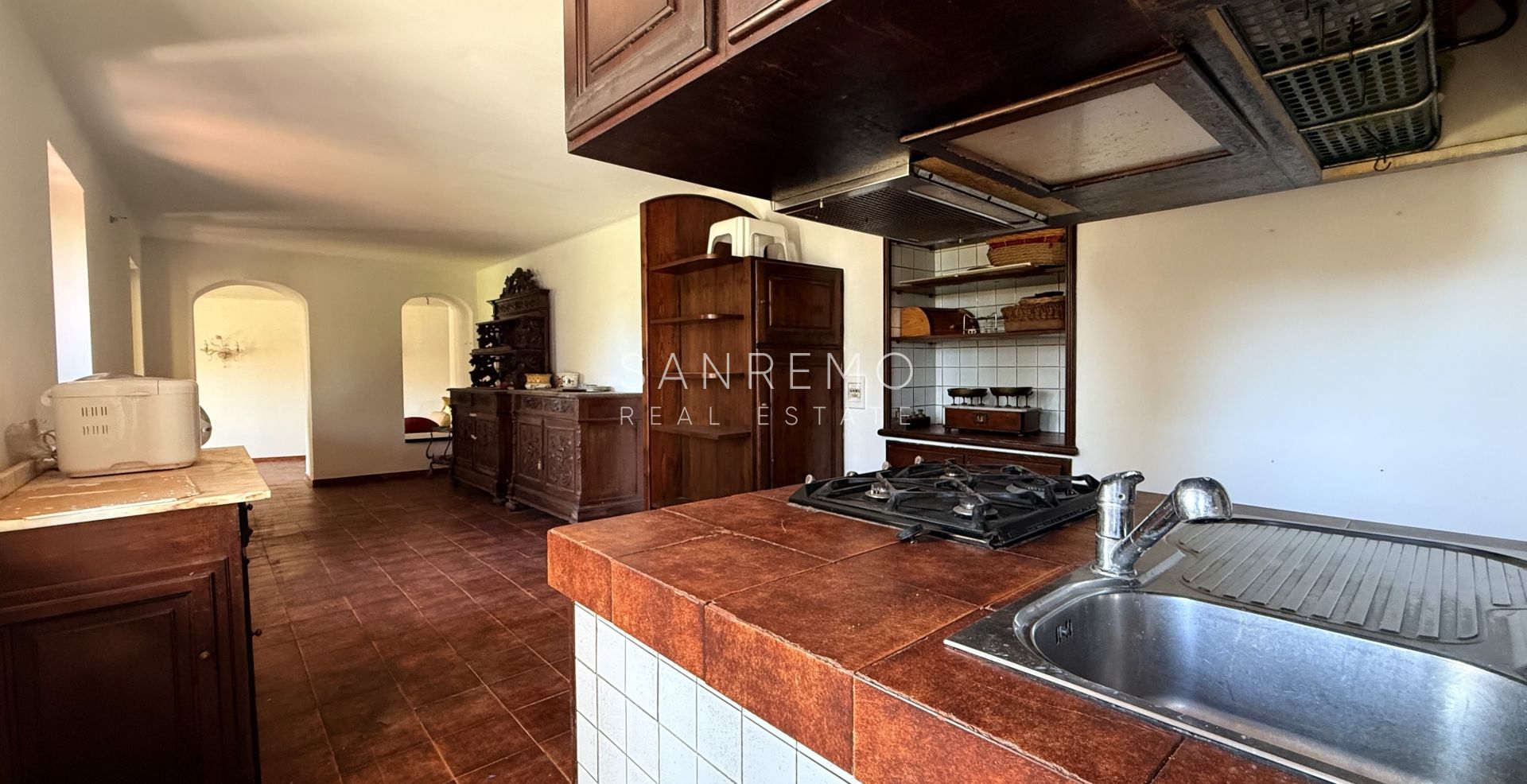 Дом с открытым видом на зелень, расположенный в тихом и спокойном месте