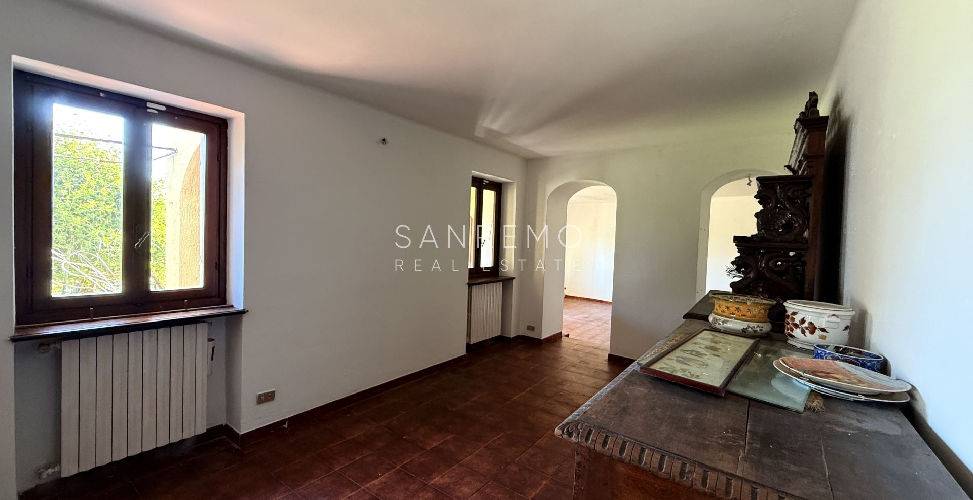 Дом с открытым видом на зелень, расположенный в тихом и спокойном месте