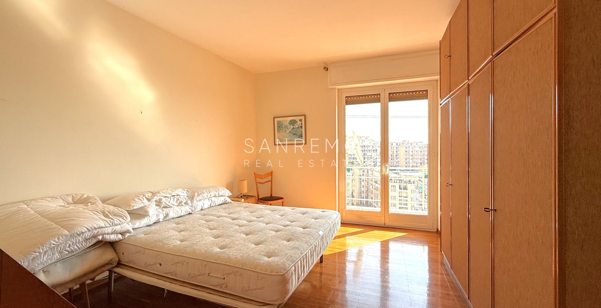 Очень светлая квартира с видом на море, в нескольких шагах от виллы Ормонд