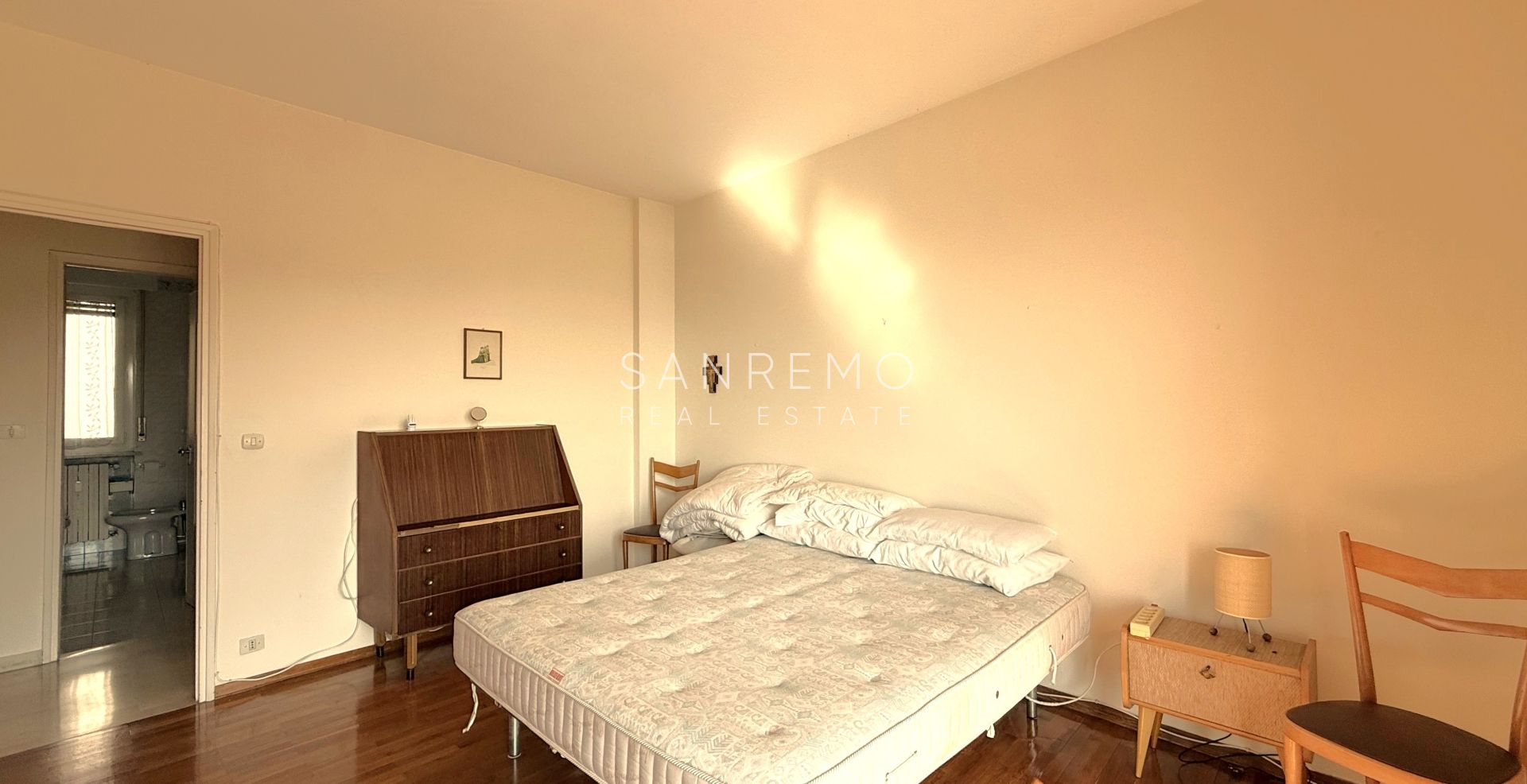 Очень светлая квартира с видом на море, в нескольких шагах от виллы Ормонд