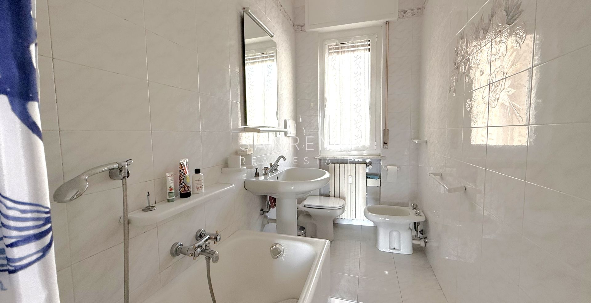 Очень светлая квартира с видом на море, в нескольких шагах от виллы Ормонд