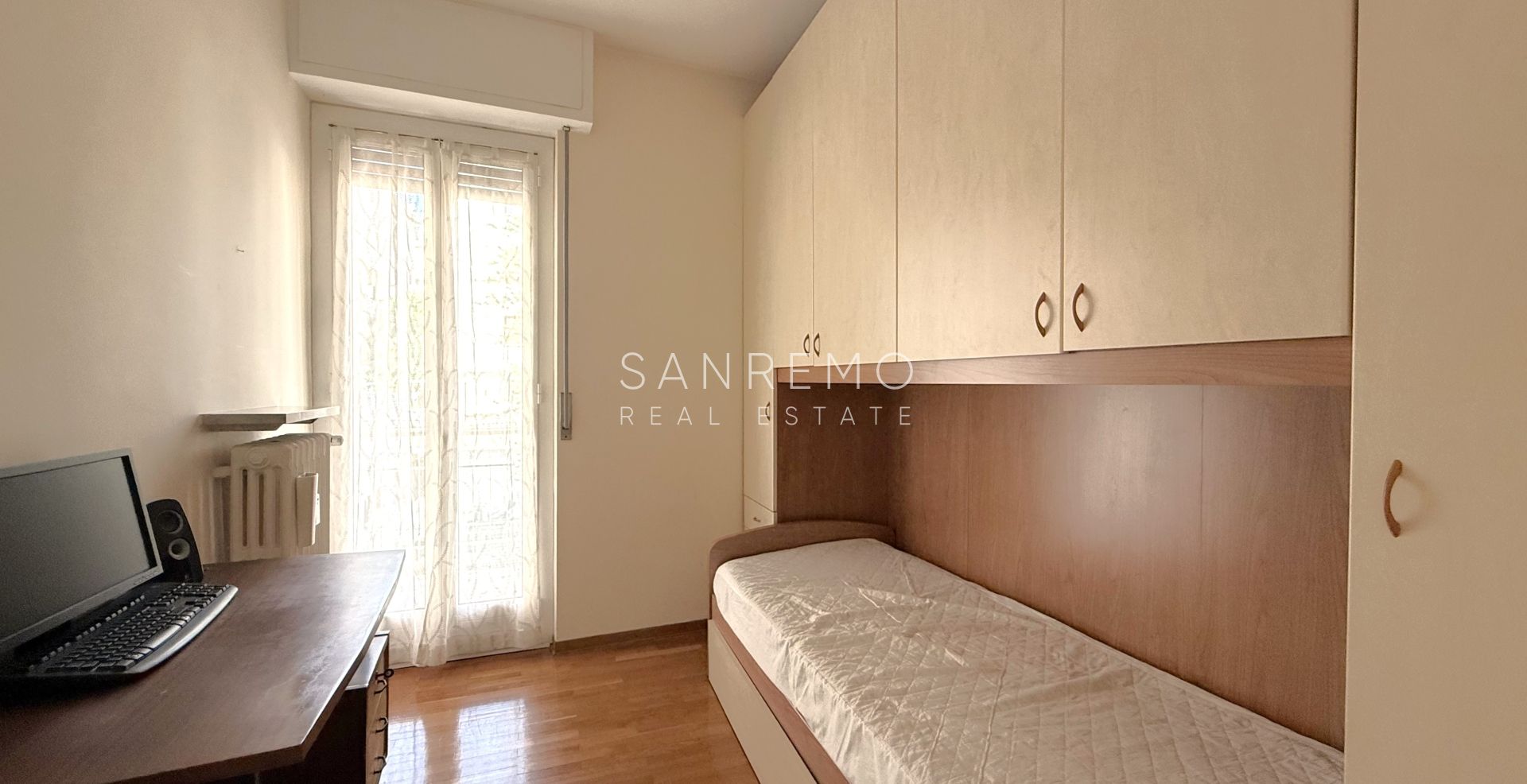 Очень светлая квартира с видом на море, в нескольких шагах от виллы Ормонд