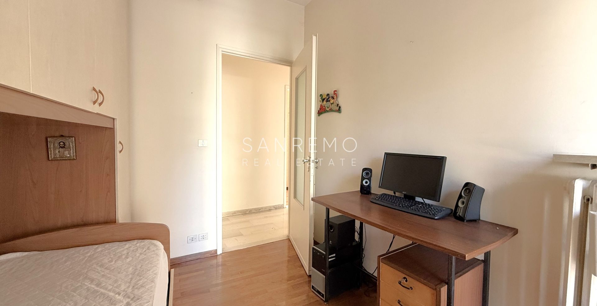 Очень светлая квартира с видом на море, в нескольких шагах от виллы Ормонд