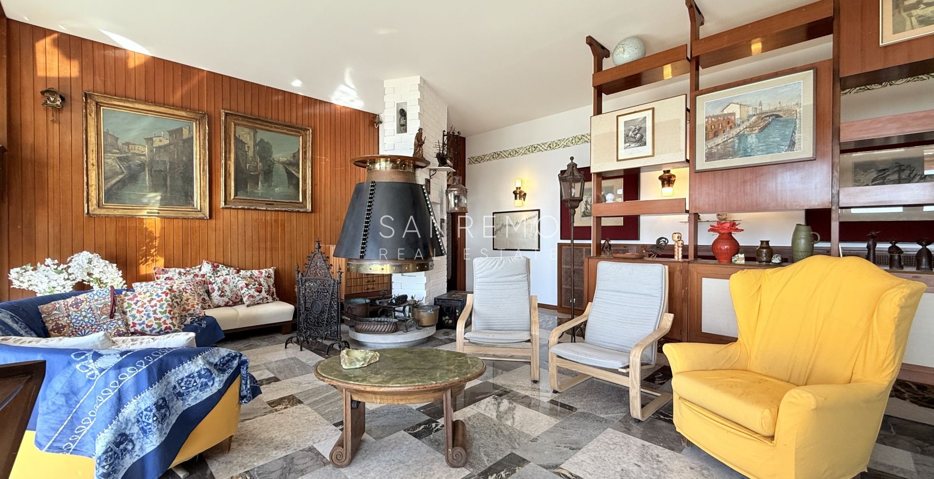 Прекрасная вилла, утопающая в частном саду, с захватывающим видом на море