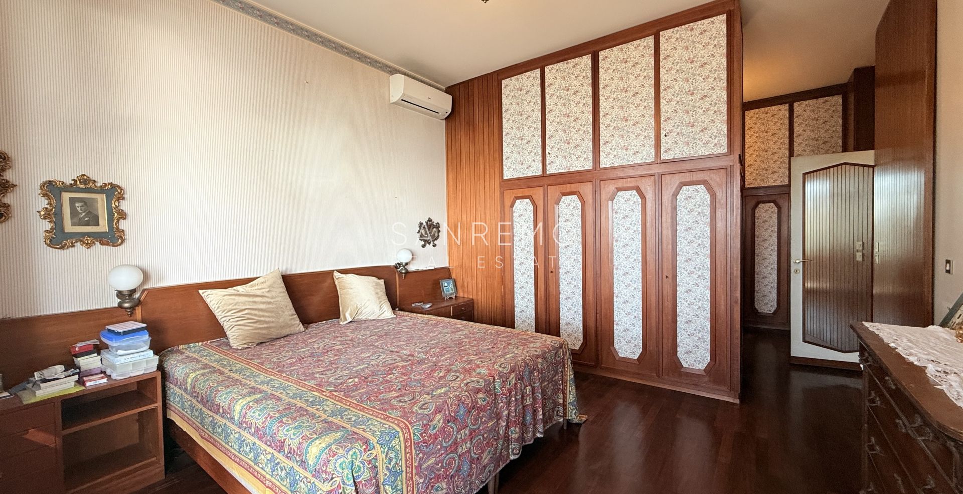 Прекрасная вилла, утопающая в частном саду, с захватывающим видом на море