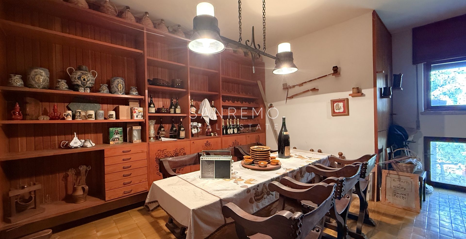 Прекрасная вилла, утопающая в частном саду, с захватывающим видом на море