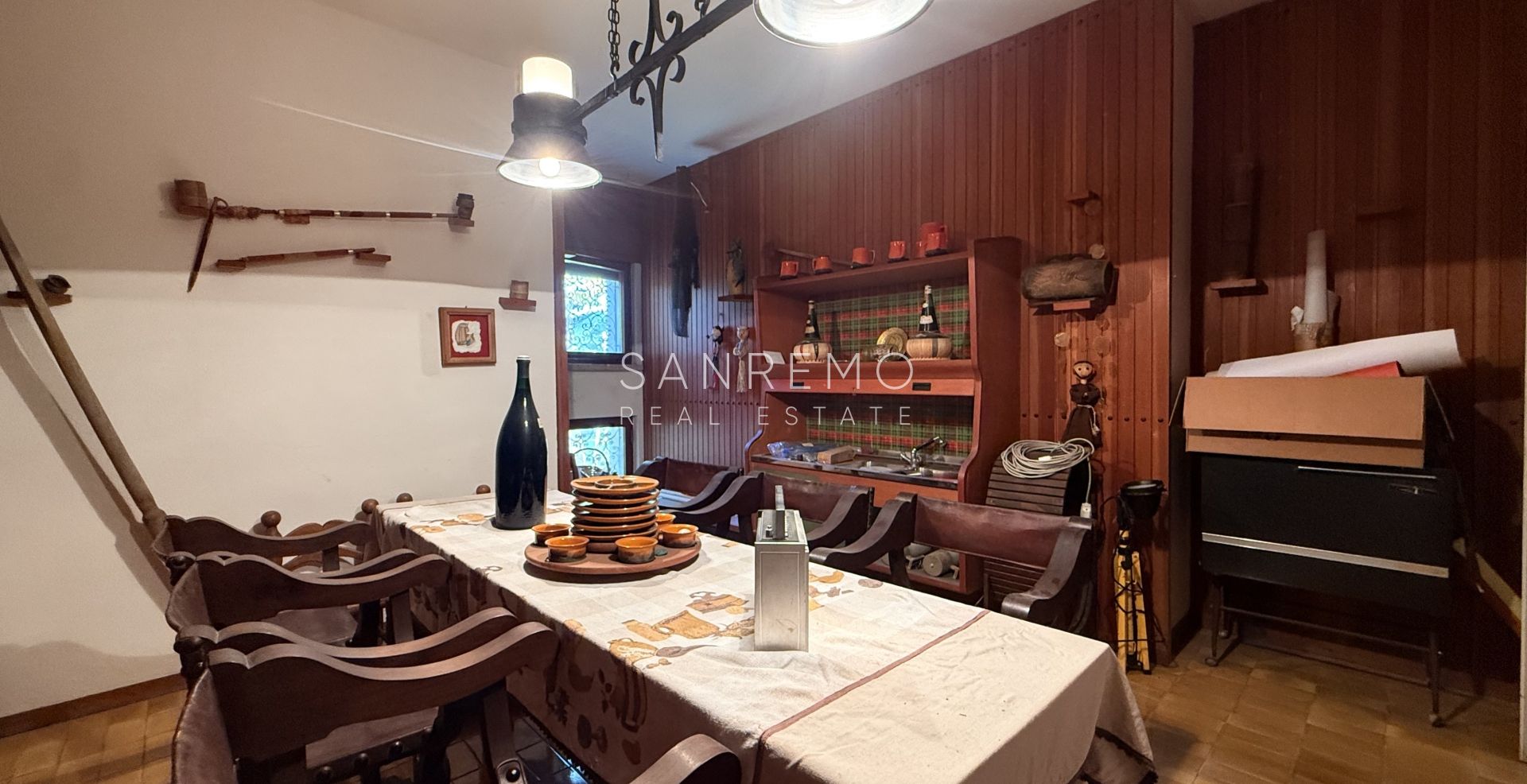 Прекрасная вилла, утопающая в частном саду, с захватывающим видом на море