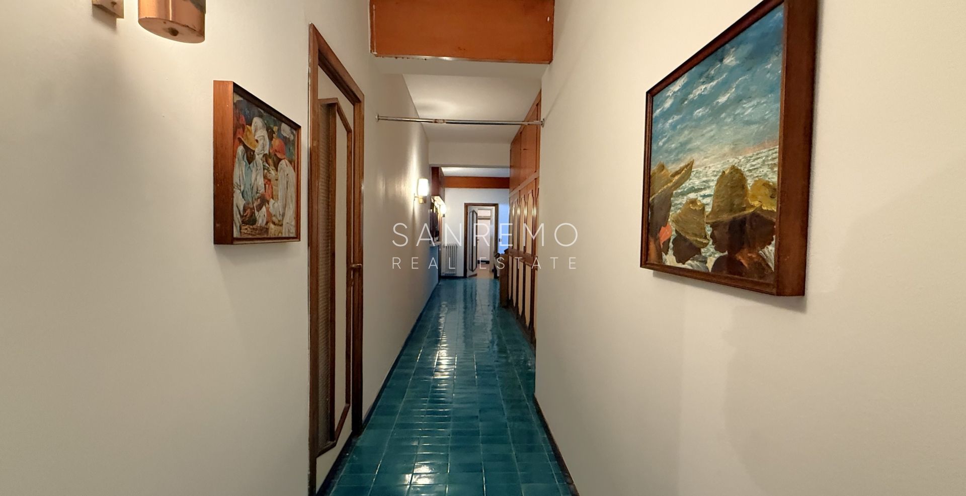 Прекрасная вилла, утопающая в частном саду, с захватывающим видом на море