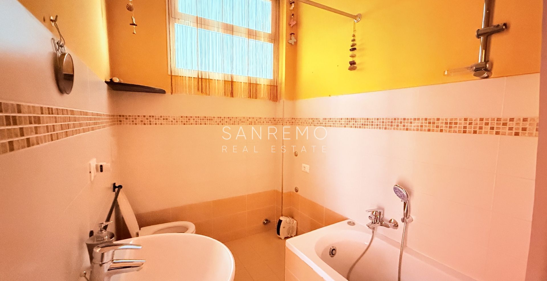 Просторная и светлая двухкомнатная квартира с большой террасой