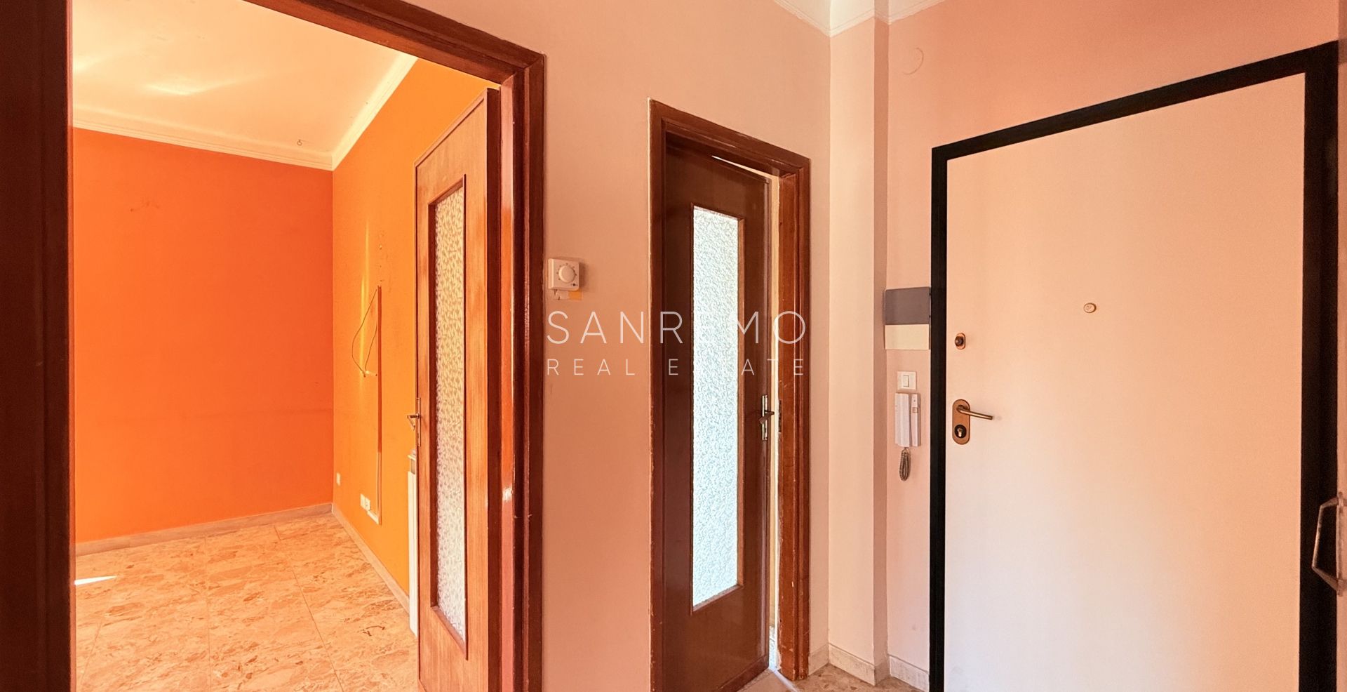 Просторная и светлая двухкомнатная квартира с большой террасой