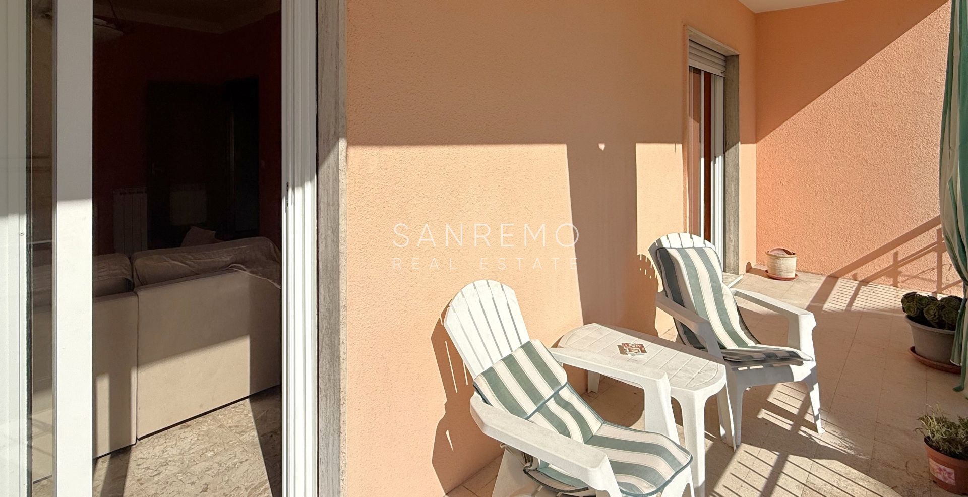 Просторная и светлая двухкомнатная квартира с большой террасой