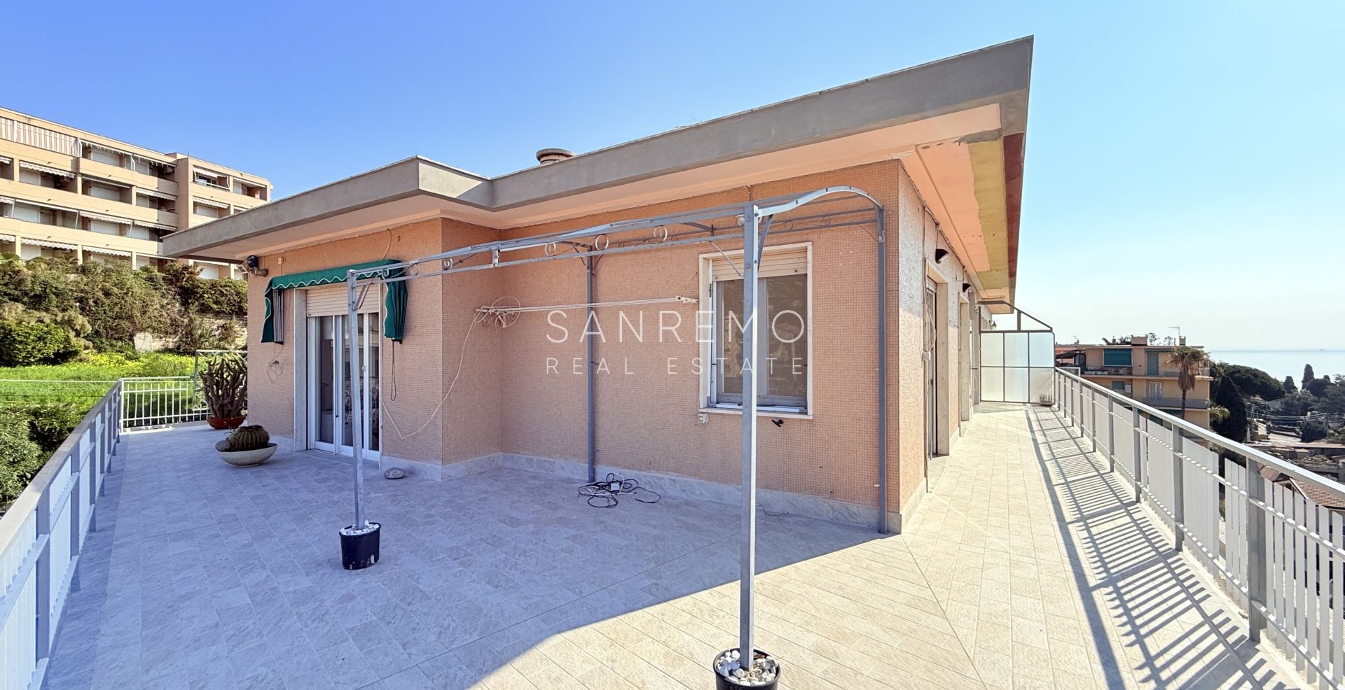 Пентхаус в районе Соларо с великолепным видом на море