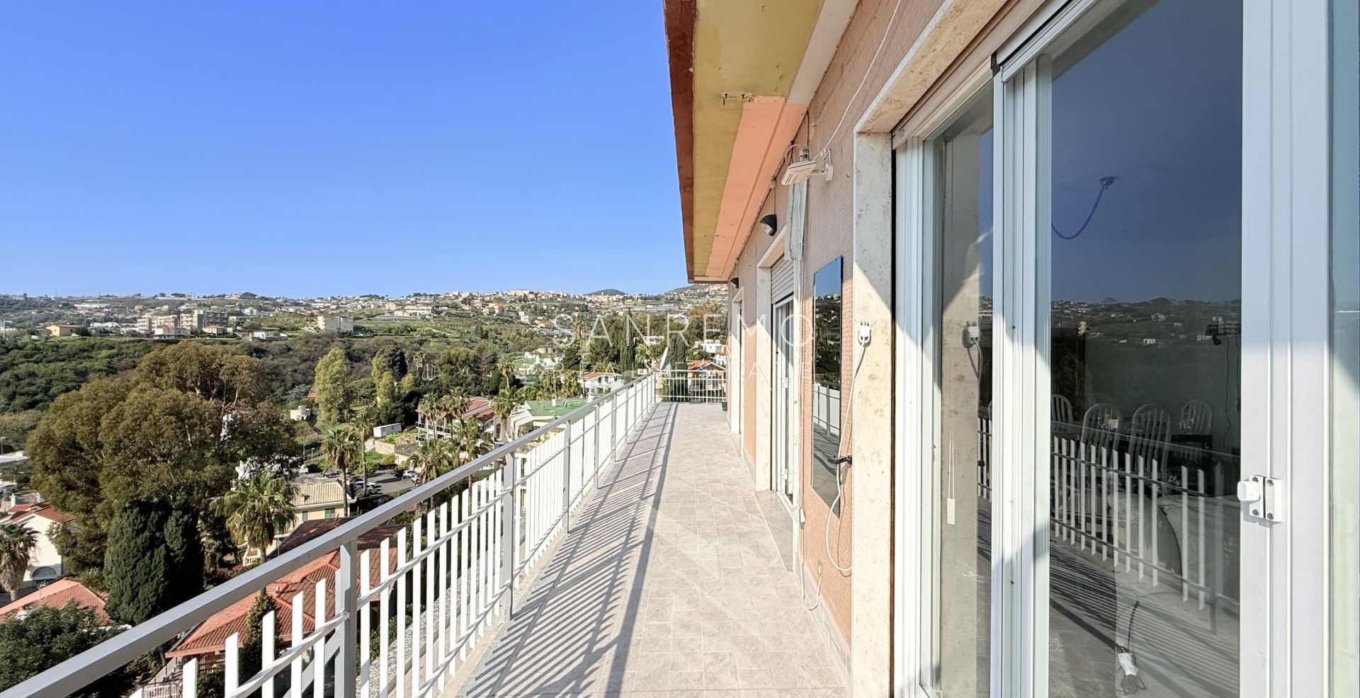 Пентхаус в районе Соларо с великолепным видом на море