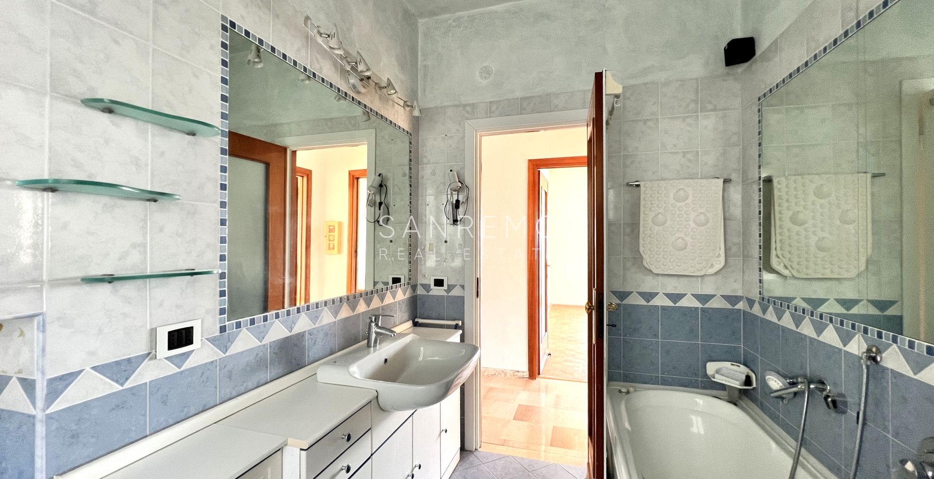 Пентхаус в районе Соларо с великолепным видом на море