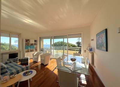 Светлая квартира в нескольких шагах от моря и велосипедной дорожки.