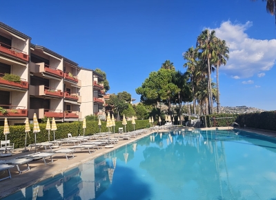 Трёхкомнатная квартира у моря в элегантном комплексе с бассейном