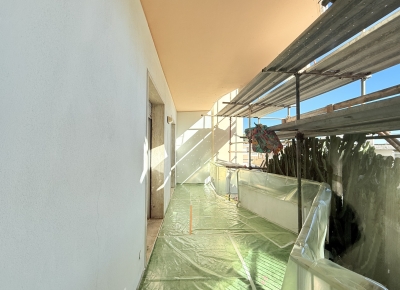 Квартира площадью 130 м² с террасой, расположенная на ровной местности и в нескольких шагах от пляжей и велосипедной дорожки.